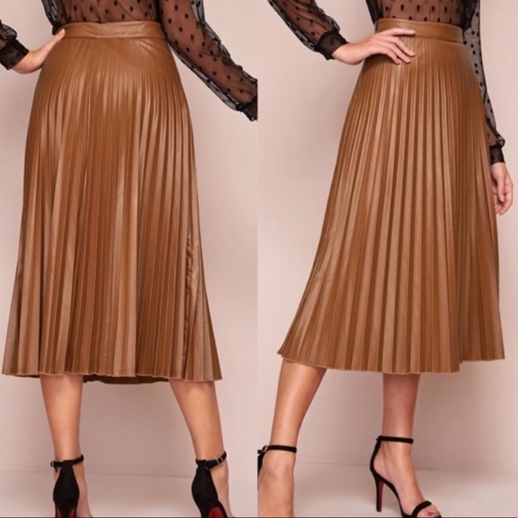 Black  pleated vegan leather midi skirt - Picture 7 of 8